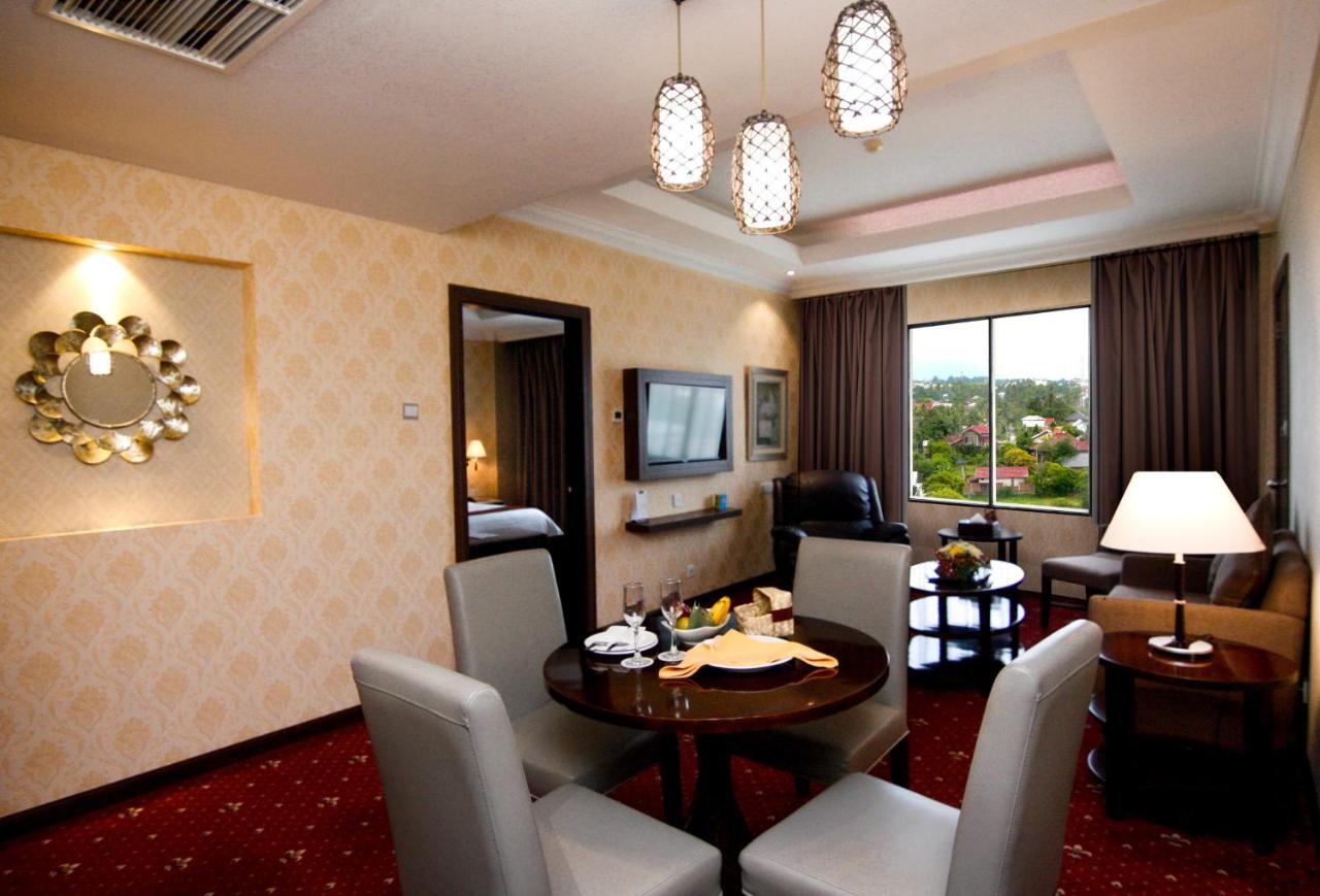 Hermes Palace Hotel Banda Aceh Kültér fotó
